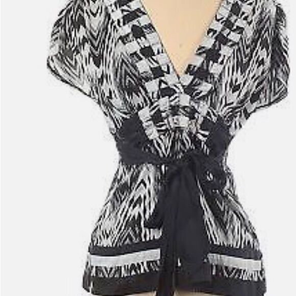 BEBE Kimono Black and White Silk Blouse/Black Silk Previously Owned Size: XS - Picture 1 of 5